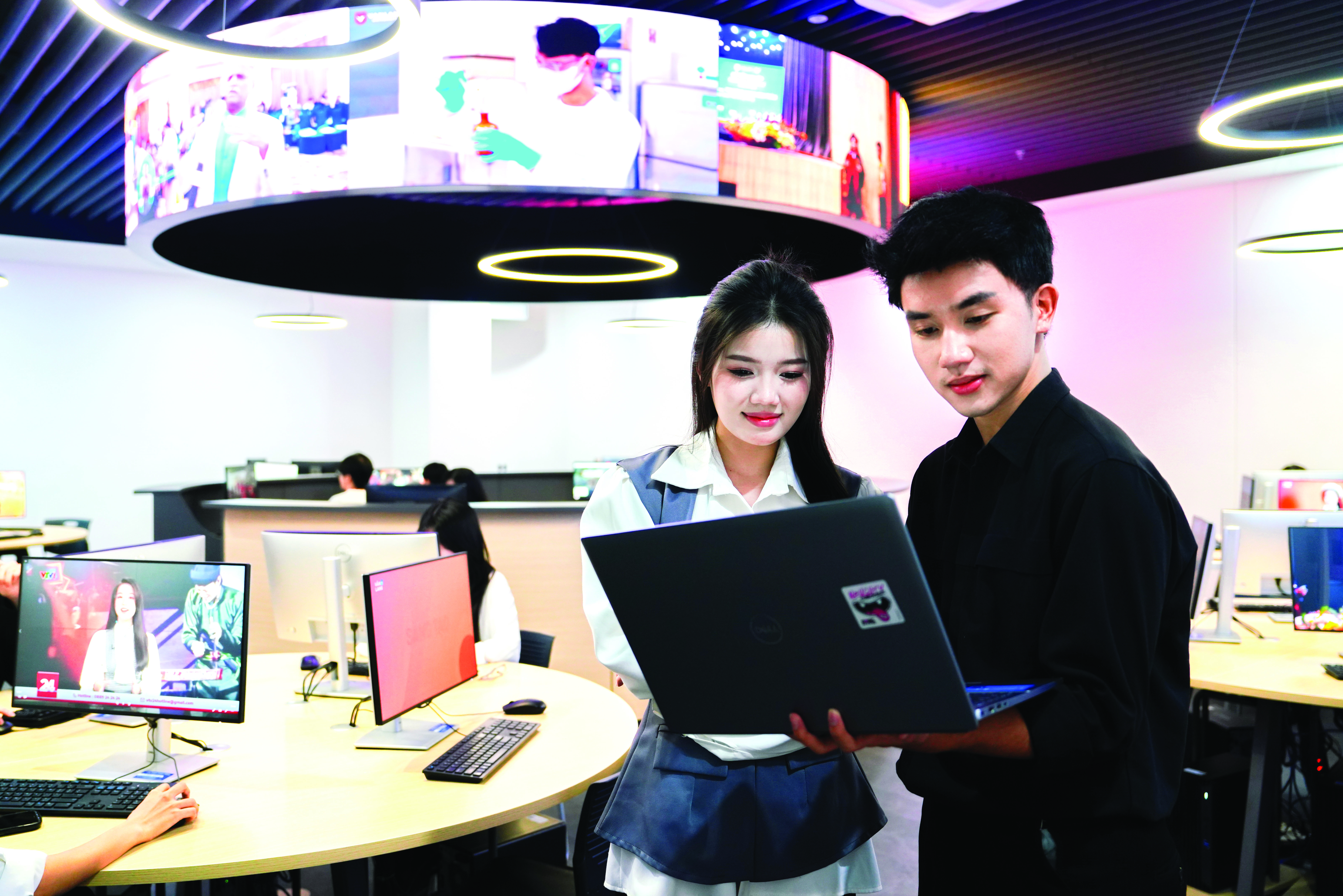 Hiện đại hóa phương thức tuyên truyền về công tác chính trị, tư tưởng trong Đảng là nhiệm vụ cần thiết.